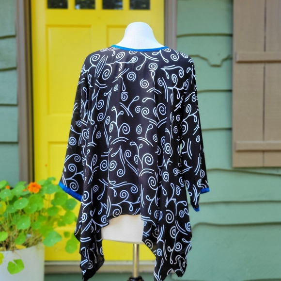 IguaNa Wearable Art Swirl Print Shark Bite Top | Lagenlook Whimsycore L - Picture 3 of 11